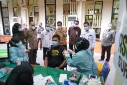OJK target 10.500 insan jasa keuangan divaksin di Jatim