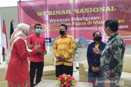 Unesa gali potensi mahasiswa Papua melalui webinar nasional