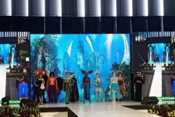 Mahasiswa UNJ unjuk  rias fantasi peragaan busana