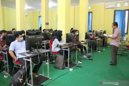 UIN STS Jambi dan Telkom pelatihan membuat aplikasi android