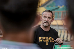 Dejan minta pemain PSS  fokus persiapan lawan Persebaya