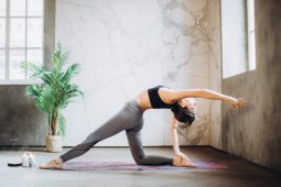 Kementerian Kesehatan dan Kedutaan Besar India adakan yoga virtual