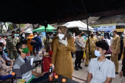Sekitar 200 pedagang pasar Mojosari ikuti vaksinasi COVID-19