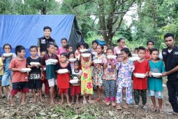 ACT-MRI distribusikan makanan siap saji untuk anak-anak pengungsi terdampak gempa, kepedulian sosial