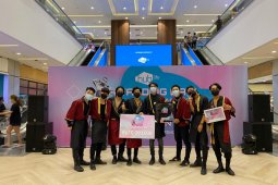 Mal Hublife beri penghargaan pemenang kompetisi K-Pop "Dance Cover"