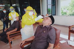 Seorang legislator positif COVID-19, seluruh peserta rapat paripurna DPRD Jember dites antigen