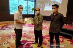 PLN Babel Terima Dua Penghargaan Dari Pemkab Bangka Tengah