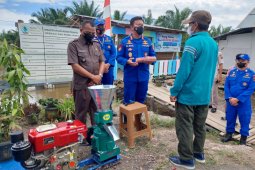 Ditpolairud Jambi berikan bantuan mesin pembuat pakan ikan untuk nelayan