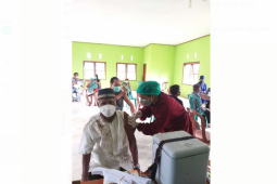 Lansia antusias ikuti vaksinasi di Tapang Pulau