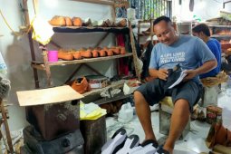 UMKM produsen alas kaki cetak omzet Rp500 juta per bulan