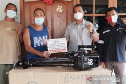 PT Timah serahkan mesin tempel perahu kepada nelayan Desa Rebo