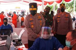 Ribuan warga ikuti vaksinasi massal di Sidoarjo