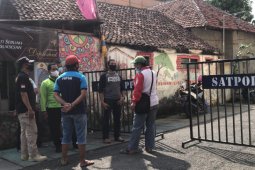 Lingkungan Pekayon Mojokerto ditutup setelah belasan warga positif COVID-19