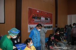 Pemkab  Tanimbar targetkan layanan vaksinasi massal jangkau 1.000 orang dalam sehari, begini penjelasannya