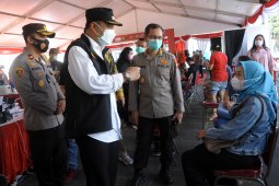 Ribuan pekerja industri jalani vaksinasi COVID-19 di Kota Surabaya