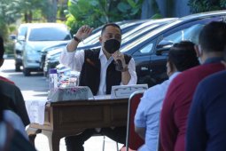 Jam operasional tempat usaha di Surabaya dibatasi hingga pukul 20.00 WIB