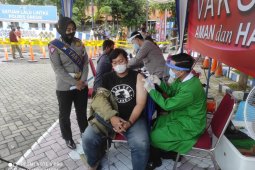 Pemohon SIM di Gresik dapat vaksin gratis