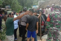 Tembok PPU Katolik Parapat rubuh, tiga tewas