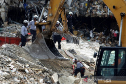Korban tewas gedung runtuh di Florida jadi 12 orang, 149 masih dinyatakan hilang