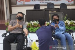 Polres Muarojambi gelar donor darah, termasuk anggota Bhayangkari