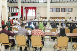 Pemkab Jember percepat vaksinasi COVID-19, targetkan 10.000 orang per hari