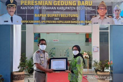 Amankan aset, Kantor Pertanahan Belitung serahkan tiga sertifikat ke PLN