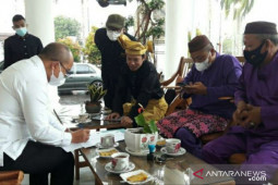 Walikota terima usulan nama ruang rapat kantor dari LAM Pangkalpinang