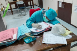 Curi-curi tidur di tengah gempuran pasien COVID-19
