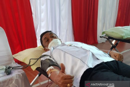 Sambut HUT ke 75 Bhayangkara, Sekda Tapsel ikut donor darah
