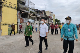 Wali Kota Pontianak tinjau pembangunan "waterfront" Kapuas Indah-Senghie