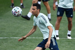 Susunan pemain laga Swiss vs Spanyol