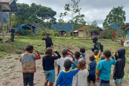 TNI latih baris berbaris anak Papua di perbatasan
