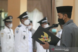 Bupati Saidi lantik 140 pembakal hasil pilkades serentak