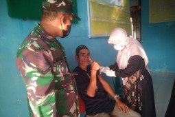 Ribuan penerima bansos di Aceh Timur divaksin COVID-19