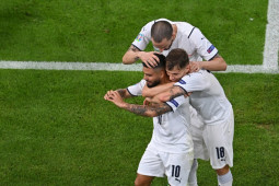 Italia ungguli Belgia 2-1  di babak pertama
