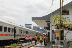 PPKM darurat bikin sejumlah perjalanan KA "istirahat"