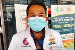Dokter ahli: Minum air kelapa untuk hilangkan efek vaksin COVID-19 itu mitos