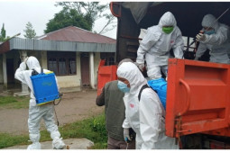Dusun Lancang beresiko tinggi, Satgas Lakukan Penyemprotan Desinfektan Serta Pengawasan Yang Ketat