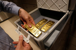 Harga emas naik  di tengah imbal hasil obligasi AS yang lebih rendah