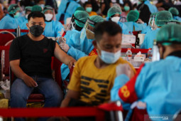 Pelaksanaan Vaksinasi Gotong Royong di Kota Surabaya dipercepat