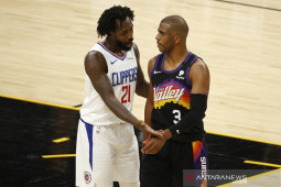 Patrick Beverley disanksi satu gim  buntut insiden dengan Chris Paul