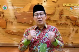 Mendes imbau warga desa menahan  aktivitas luar rumah