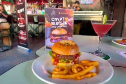 Crypto Burger, beli burger dan koktail dapatkan 100 token STARX
