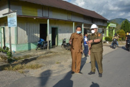Bupati Dairi tinjau perbaikan jalan di Siempat Nempu