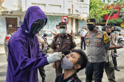 Wakapolda Jatim tinjau penerapan PPKM darurat di Surabaya