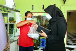 PPKM darurat, Bupati Ipuk berkeliling cek usaha kuliner di Banyuwangi