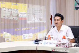 Bupati Saidi minta pembakal bekerja bersama