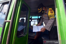 Polisi Badung adakan penyekatan PPKM Darurat di jalur Terminal Mengwi (video)