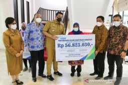 Wali Kota Medan serahkan klaim santunan JKM dan JHT BPJS