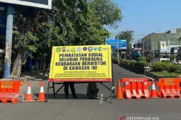 Jalan protokol Karawang ditutup siang dan malam selama PPKM Darurat